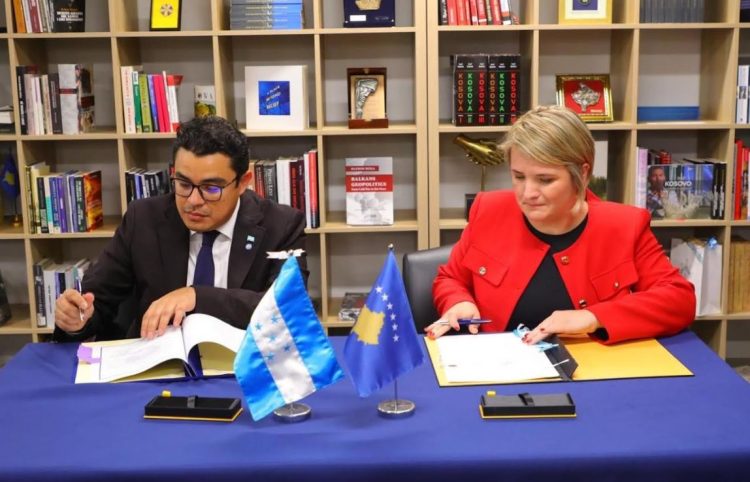 Gashi takohet me Zelayan në Nju Jork, nënshkruajnë memorandum mirëkuptimi