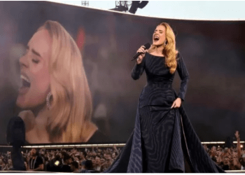 Këngëtarja e famshme britanike, Adele thyen dy rekorde