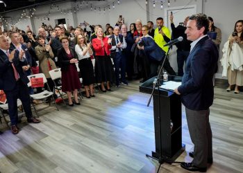 Kurti u flet bashkëatdhetarëve në New Jersey për ndërhyrjen e NATO-s, u përmend edhe UÇK-në