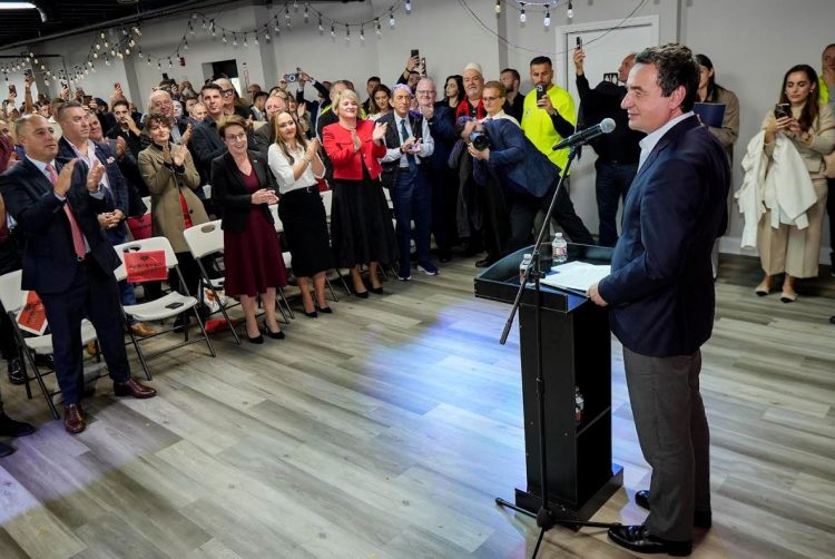 Kurti u flet bashkëatdhetarëve në New Jersey për ndërhyrjen e NATO-s, u përmend edhe UÇK-në