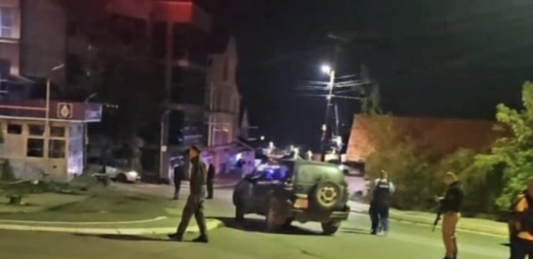 Policia konfirmon shpërthimin në afërsi të pompës së derivateve në Zveçan