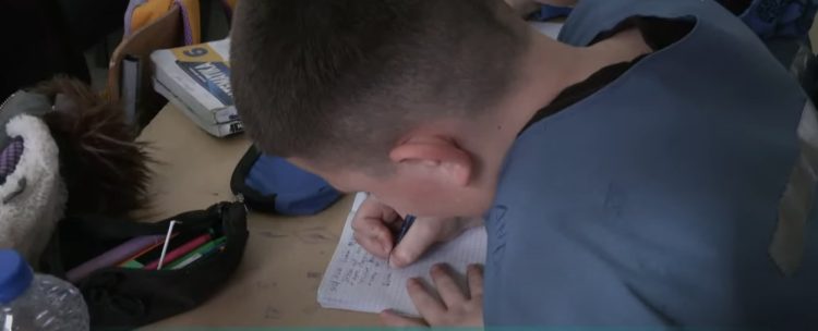 S’i mori paratë për libra e i papunë, prindi nga Fushë-Kosova i ndalon fëmijët nga shkolla