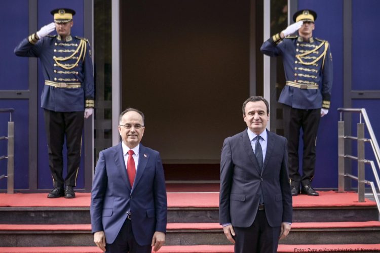 Raportimet në disa media, Zyra e Shtypit: Presidenti Bajram Begaj, raporte të ngushta në çdo situatë me Presidenten Vjosa Osmani dhe Kryeministrin Albin Kurti
