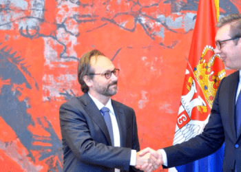 Vuçiq bisedon për Kosovën me ambasadorin e BE-së në Serbi