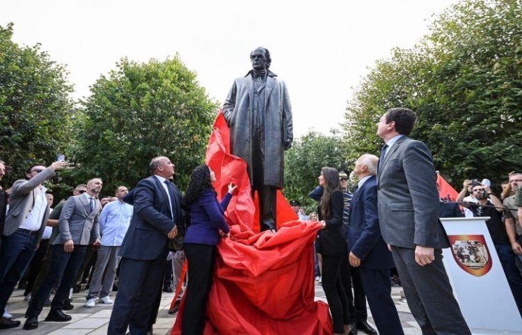 Kurti: Shtatorja e Rugovës në Podujevë, e pasuron ikonografinë e shesheve