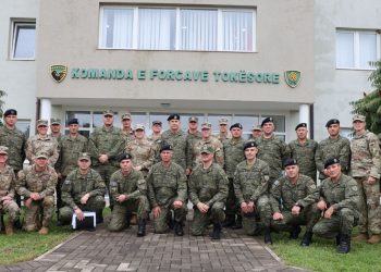 Delegacioni i Gardës së Iowas pa nga afër kapacitetet e këmbësorisë së FSK-së në Istog