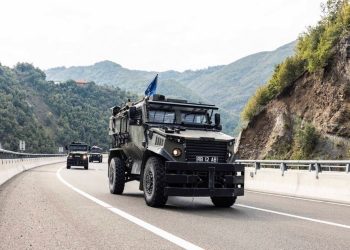 Dalin fotografitë nga lëvizja e Forcave Rezervë Britanike nëpër Kosovë