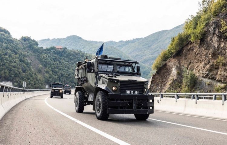 Dalin fotografitë nga lëvizja e Forcave Rezervë Britanike nëpër Kosovë