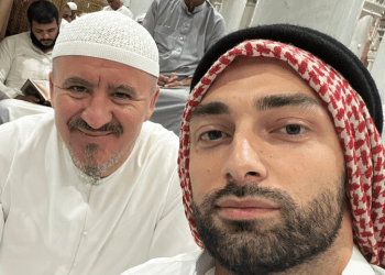 Eros Grezda dhe Ahmed Kalaja bashkë për Xhuma në Mekë