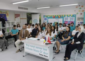 Nxënësit e shkollave Maarif diskutojnë ndikimet e gjuhës turke në Ballkan