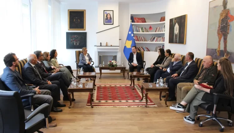 Ministri Çeku emëron Këshillin e ri të Librit