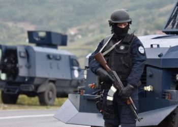 Pjesëtarë të Njësisë Speciale vendosen afër stacionit të policisë në Mitrovicë të Veriut