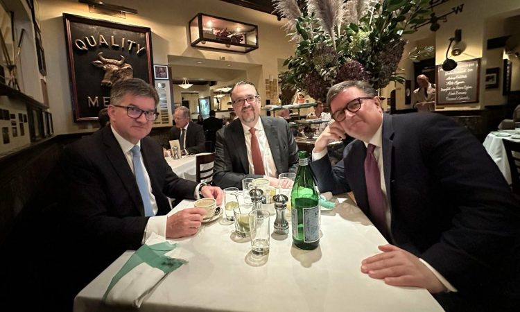 Lajçak mbledh O’Brien e Kasanofin, paralajmëron diskutim tjetër për Kosovën e Serbinë javën e ardhshme në Bruksel