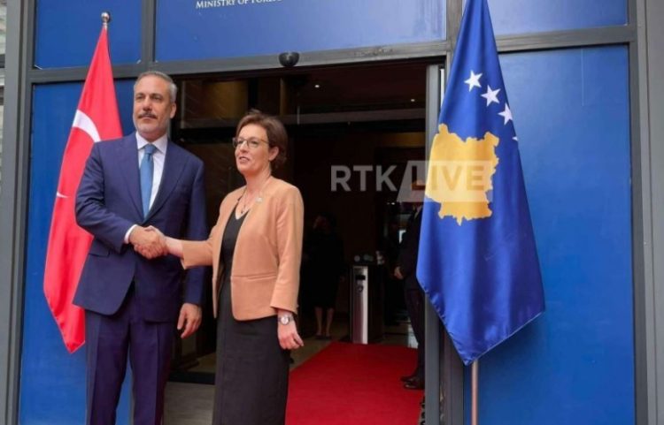 Ministrja Gërvalla takon  ministrin e Punëve të Jashtme të Turqisë, Hakan Fidan