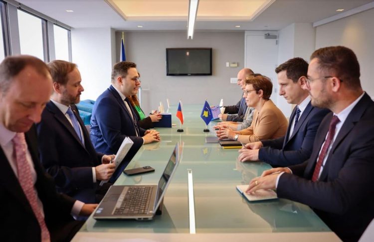 Gërvalla me homologun çek bisedojnë rreth thellimit të bashkëpunimit