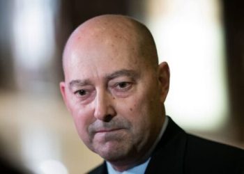 Ish-komandanti i NATO-s: Christopher Hill do ta tërheqë butësisht Serbinë drejt Perëndimit