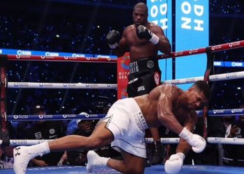 Dubois e “tmerroi” grushta, Joshua suspendohet nga boksi