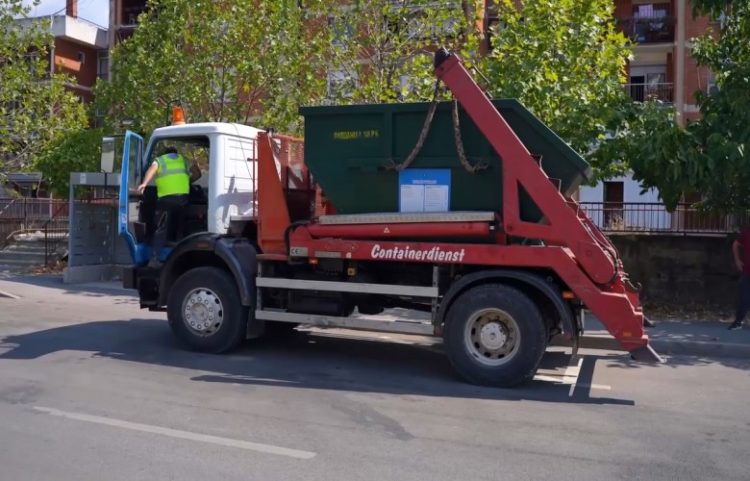 Vendosen kontejnerë për grumbullim të mbeturinave ndërtimore në Prishtinë