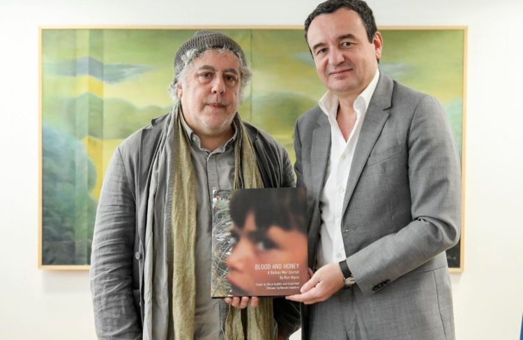 Kryeministri Kurti takohet me fotoreporterin Haviv: Mirënjohës për dokumentimin e kr*imeve të Serbisë
