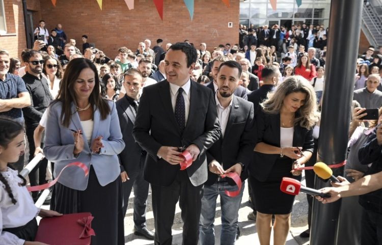 Mbi 1 milion euro u shpenzuan për rinovimin e shkollës ‘Metush Krasniqi’ në  Roganë të Kamenicës