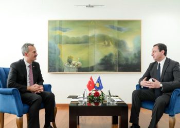Kurti thotë se Kosova do të vazhdojë blerjen e pajisjeve ushtarake nga Turqia