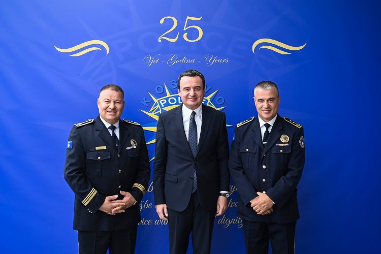 ‘Krenar’, kryeministri Kurti publikon foto nga ceremonia e përvjetorit të Policisë: Shërbim për qytetarët, pa dallim