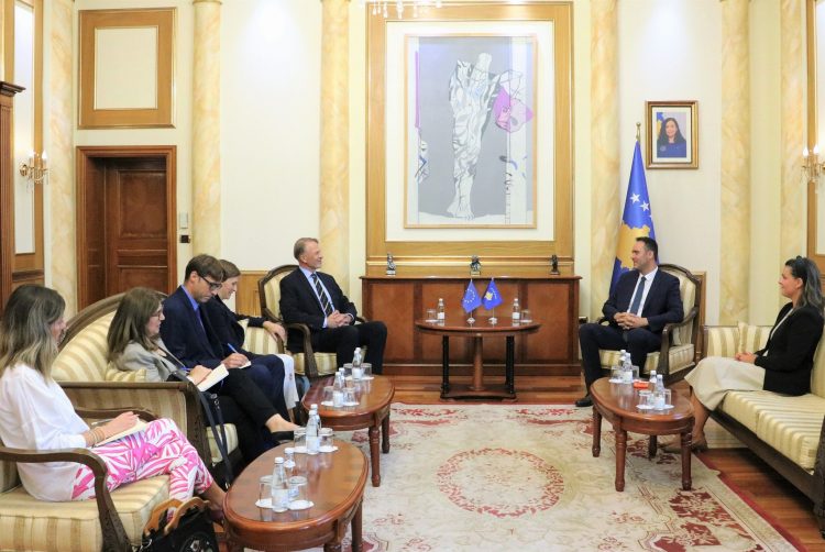 Konjufca takon shefin e ri të Zyrës së BE-së: Kosova i ka përmbushur kriteret për statusin e vendit kandidat