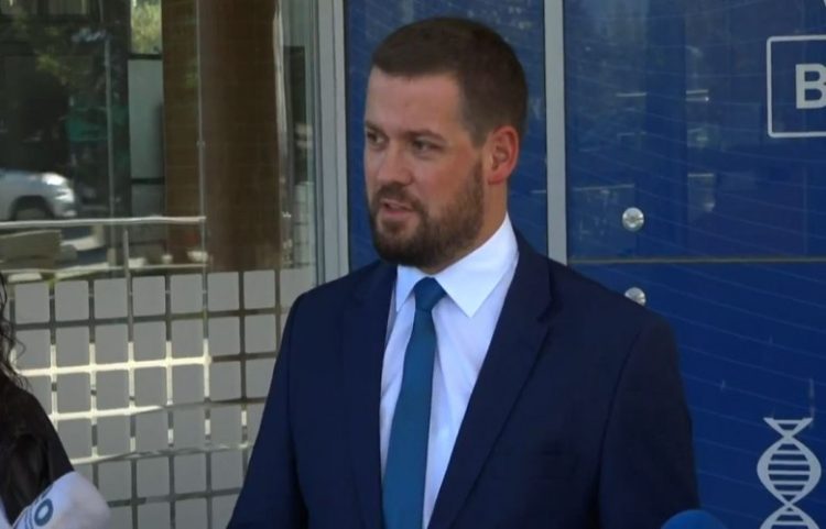 Maliqi: Të ndryshohet udhëzimi administrativ që ndalon shaminë në shkolla