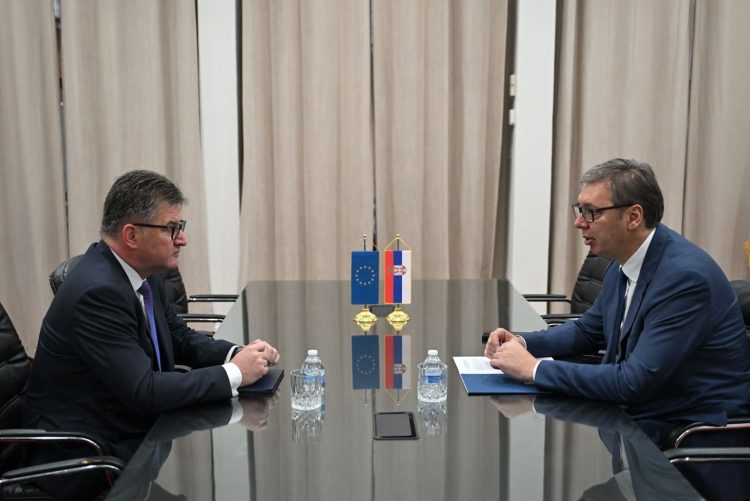 Lajçak thotë se me Vuçiqin biseduan për zbatimin e Marrëveshjes së Ohrit
