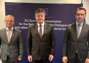 Kryenegocitorët kanë zhvilluar takime të ndara me Lajçakun