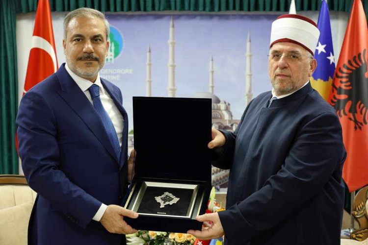 Kryediplomati turk Hakan Fidan pritet edhe nga Myftiu Tërnava