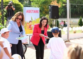 Nagavci: Të gjithë fëmijët shqiptarë mësojnë me abetaren e përbashkët unike