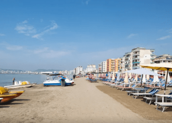 ‘Metro’: Plazhi i Durrësit kryeson mes destinacioneve evropiane të këtij viti