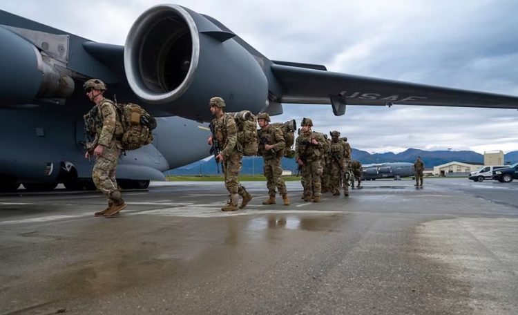 Rusia rrit aktivitetin, amerikanët ‘fortifikojnë’ Alaskën, dërgojnë trupa dhe raketahedhës