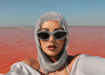 Ronela Hajati ‘gjuan’ me lezet kolegët për ‘këngët e lodhura’