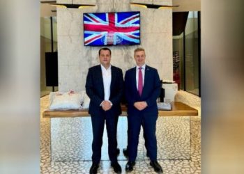 Ambasadori britanik Hargreaves viziton “Comoditan”, mahnitet me numrin e grave të punësuara