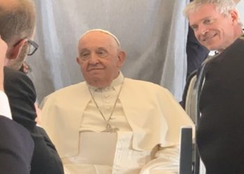 Papa bëri thirrje për armëpushim në Lindjen e Mesme