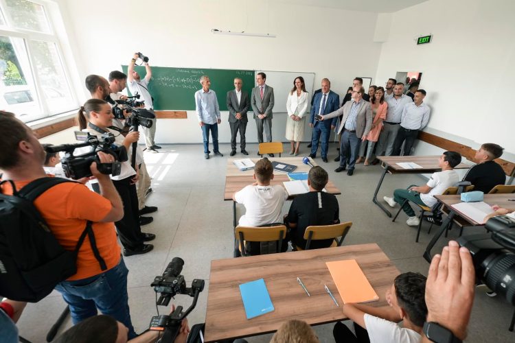 Kurti kërkon falje për gabimin në zgjidhjen e detyrës matematikore