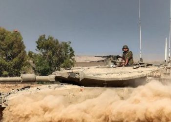 Britania e Madhe pezullon 30 licencat e eksportit të a*rmëve në Izrael