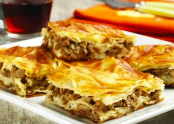 Byrek me mish të grirë e patate, shije perfekte