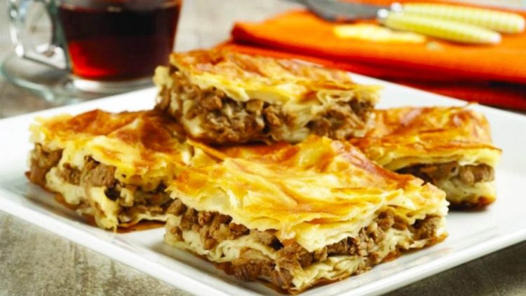 Byrek me mish të grirë e patate, shije perfekte