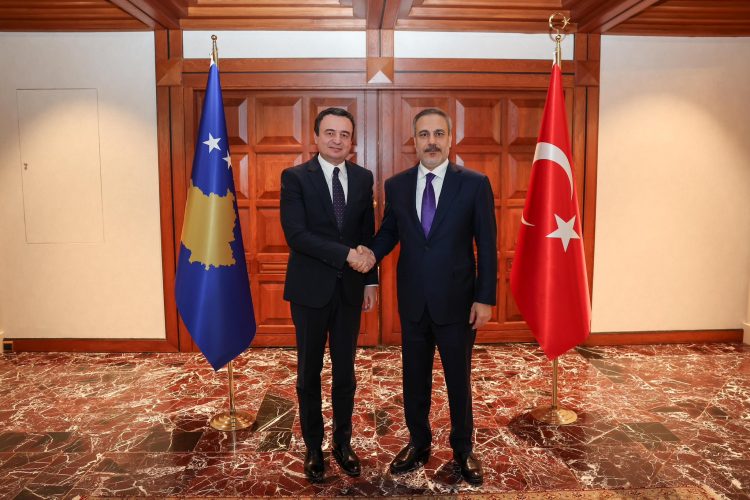 Ministri i jashtëm turk, të premten viziton Kosovën