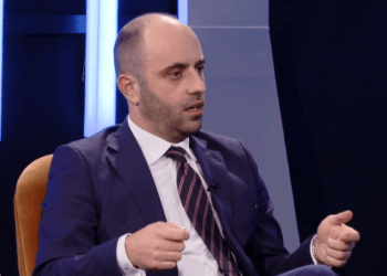 Zyberaj: Mos ndoshta di diçka presidentja se po ngritet aktakuzë ndaj ambasadorit Berishaj?