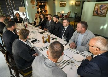 Kryeministri Kurti e kryetari Peci folën për qeverisjen komunale dhe shërbimet e reja