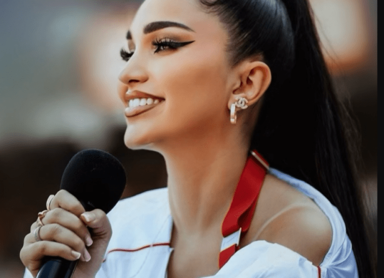 Këngëtarja shqiptare interpreton himnin amerikan, afër saj shihet Lionel Messi (Video)