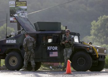 Paralajmërimi për bllokim të kufijve nga serbët, KFOR: Të shmangen veprime që mund të krijojnë tensione
