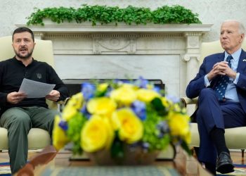 Zelensky shpalos ‘planin e fitores’ gjatë takimit me Biden