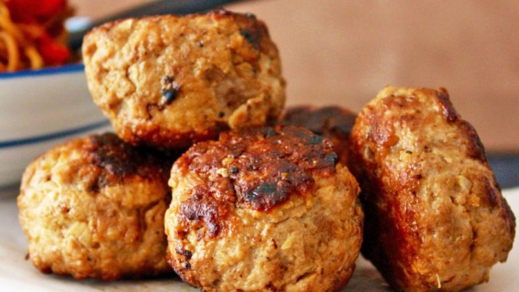 Qofte shtëpie me mish pule, shije fantastike