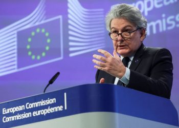 Breton dorëhiqet si komisioner i BE-së, fajëson ‘qeverisjen e diskutueshme’ të von der Leyenit