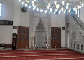 Vidhet një xhami në Ferizaj